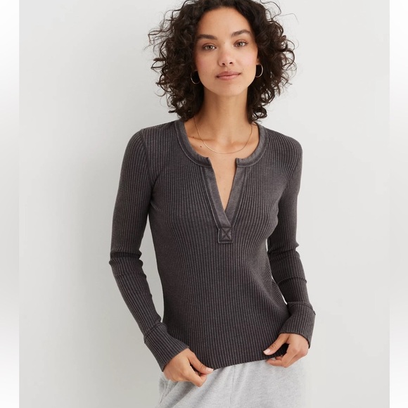 Aerie Fireside Long Sleeve Henley Ribbed T-Shirt in Smoked Gray. Size S - Picture 2 of 10